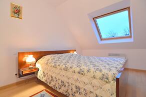Home for 7 Guests in Plouvara