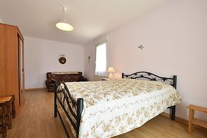 Home for 7 Guests in Plouvara