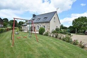 Home for 7 Guests in Plouvara