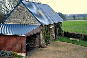 Home for 7 Guests in Plouvara