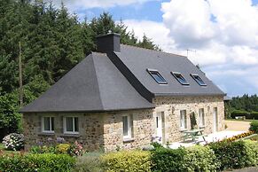 Home for 7 Guests in Plouvara