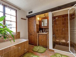 Holiday Home in Le Luc With Pool & Vineyards