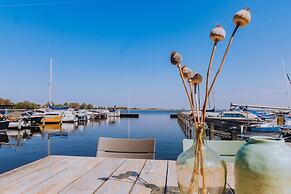 Nice Houseboat with Dishwasher near Amsterdam