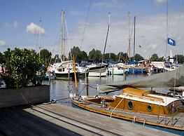 Nice Houseboat with Dishwasher near Amsterdam