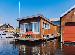 Nice Houseboat with Dishwasher near Amsterdam