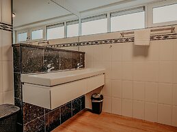 Nice Houseboat with Dishwasher near Amsterdam