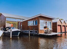 Nice Houseboat with Dishwasher near Amsterdam