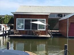 Nice Houseboat with Dishwasher near Amsterdam