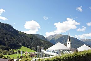 Holiday Home With Swimming Pool in Wald im Pinzgau