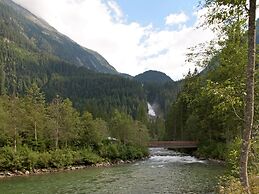 Holiday Home With Swimming Pool in Wald im Pinzgau