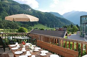 Holiday Home With Swimming Pool in Wald im Pinzgau
