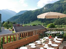 Holiday Home With Swimming Pool in Wald im Pinzgau