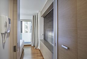 Contemporary Comfy Apt