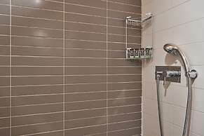 Contemporary Comfy Apt