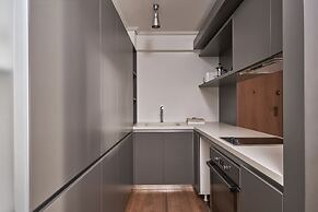 Contemporary Comfy Apt