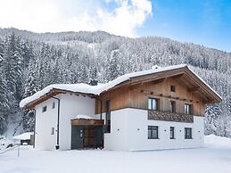 Spacious Chalet With Sauna