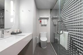 Ibis Dalian Yida Spring Field Hotel