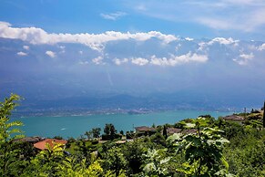 Tremosine Wonderful Lake View 1