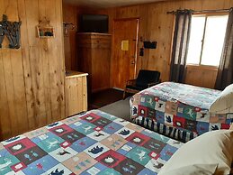 Sunshine Motel and Cabins