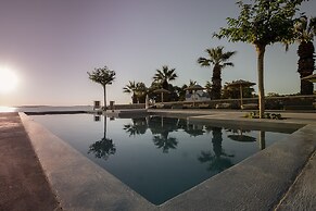 Seesoo Paros Beachfront Resort