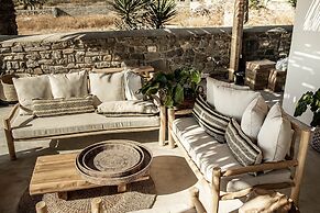 Seesoo Paros Beachfront Resort