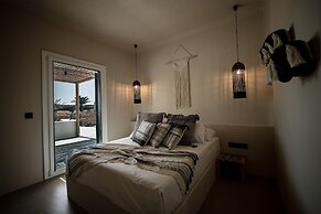 Seesoo Paros Beachfront Resort