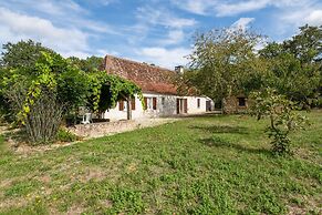 Tranquil Escape in Cendrieux