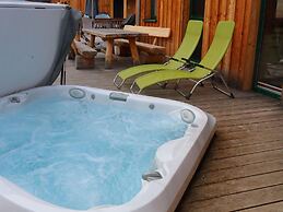 Modern Chalet in Sankt Georgen ob Murau with Hot Tub