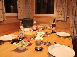 Modern Chalet in Sankt Georgen ob Murau with Hot Tub