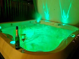 Modern Chalet in Sankt Georgen ob Murau with Hot Tub