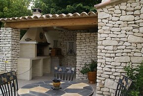 Holiday Home in Le Thor With Private Pool
