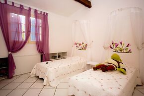 Holiday Home in Le Thor With Private Pool