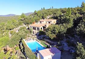 Villa With Heated Pool, Petanque, spa & View