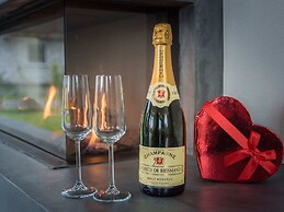 Beautiful Villa Within National Park