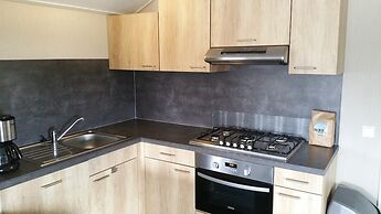 Pondside Stay w/ Kitchen