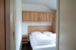 Pondside Stay w/ Kitchen