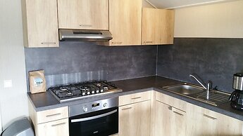 Pondside Stay w/ Kitchen