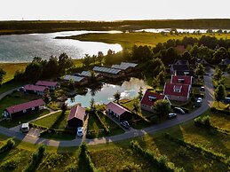 Pondside Stay w/ Kitchen