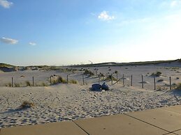 Modern Holiday Home 700 m From the Beach