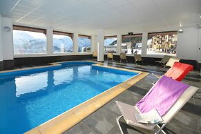 Alpine Stay With Balcony