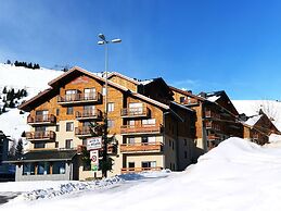 Alpine Stay With Balcony