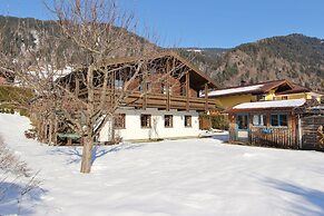 Spacious Villa near Lake in Goldegg
