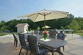 House in Piquecos With Private Pool & Garden