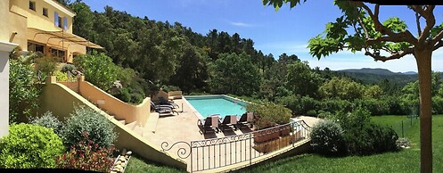 Villa in Le Muy With Private Pool and Lake