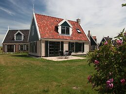 Comfy Villa in Wieringer Style near Wadden Sea
