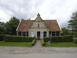 Comfy Villa in Wieringer Style near Wadden Sea