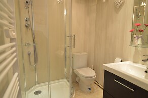 Modern Bayeux Hideaway