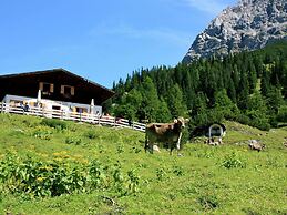 Cozy Apartment in Obsteig near Ski Area