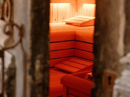 Grand Holiday Home in Alphen with Sauna & Hot Tub