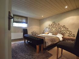 Grand Holiday Home in Alphen with Sauna & Hot Tub